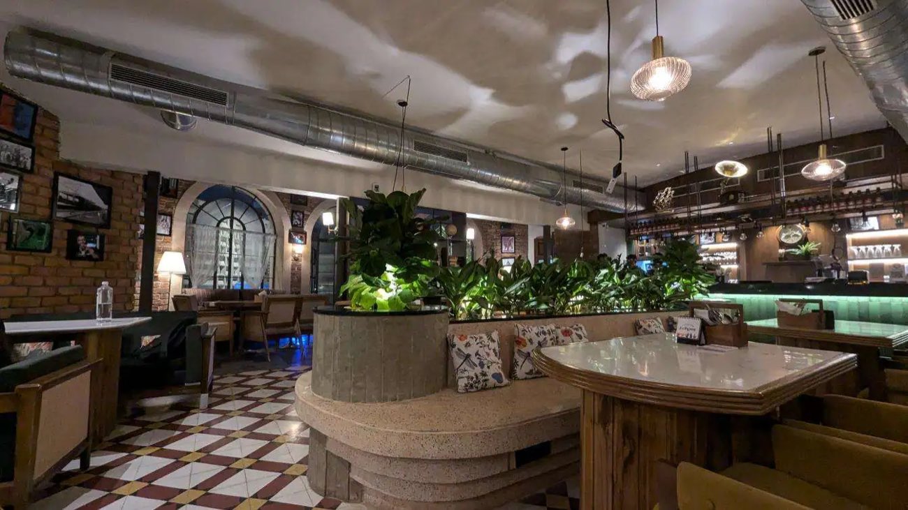 The Echoes dining room, with a terrazzo planter banquette running through the middle